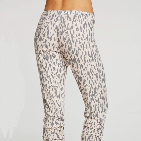 Chaser RPET LOVE RIB SHIRRED JOGGER Animal Print Medium - Picture 4 of 8
